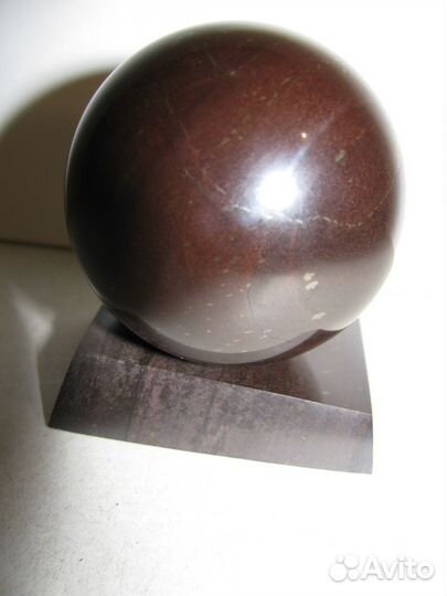 Окаменелое дерево (шар на подставке)