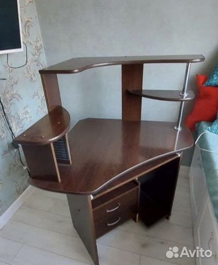 Компьютерный стол