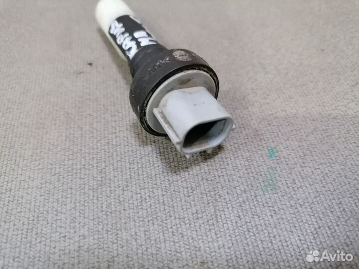 Датчик уровня в бачок омывателя Mitsubishi Carisma