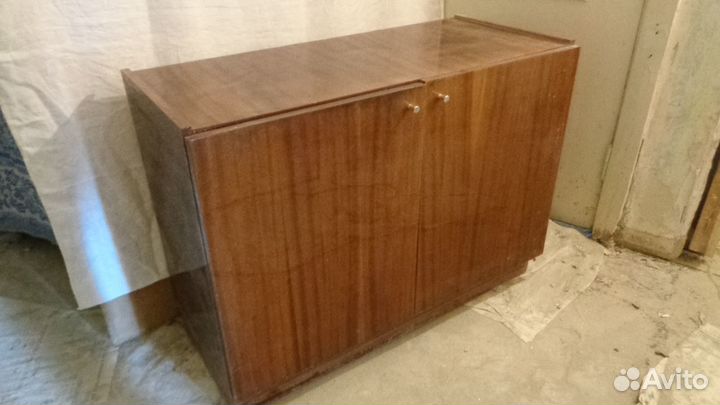 Продаю тумбочку