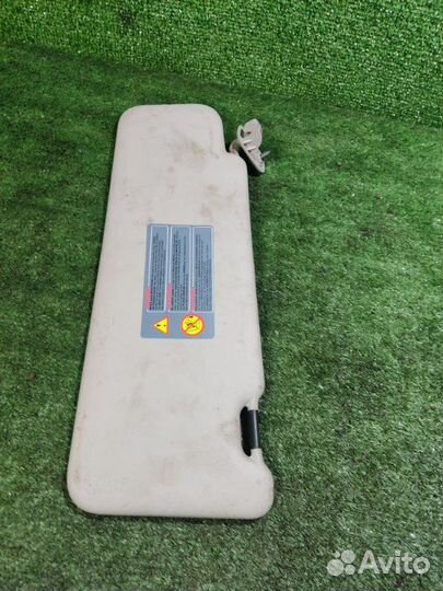 Козырек солнцезащитный правый Renault Sandero