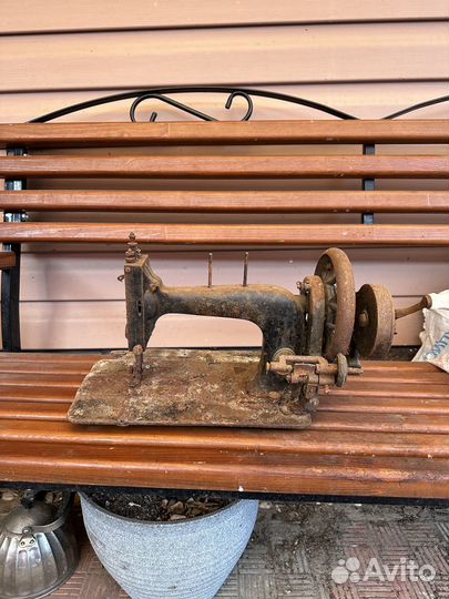 Швейная машина