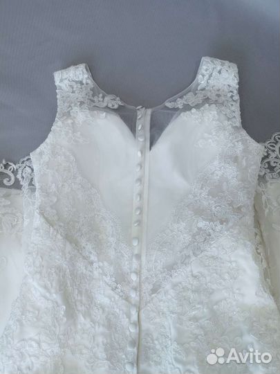 Платье со шлейфом 44