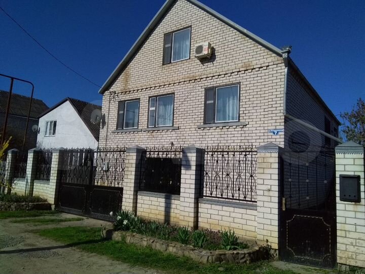 Дом 210 м² на участке 6 сот.