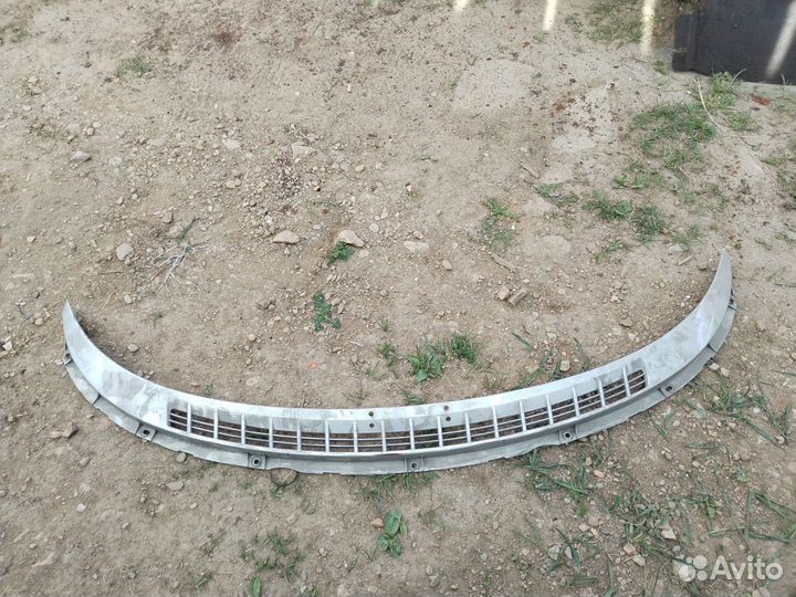 Решётка, жабо под дворники