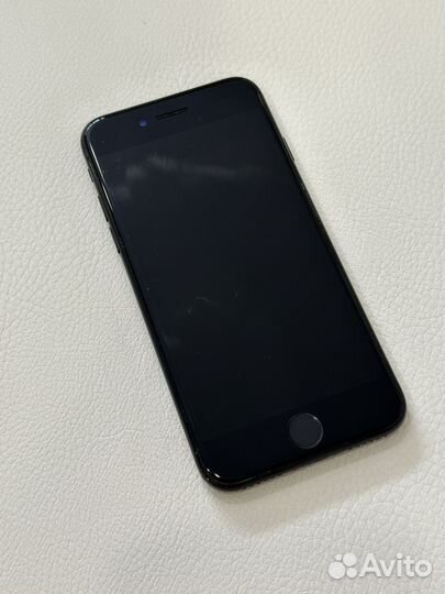 Телефон iPhone 8