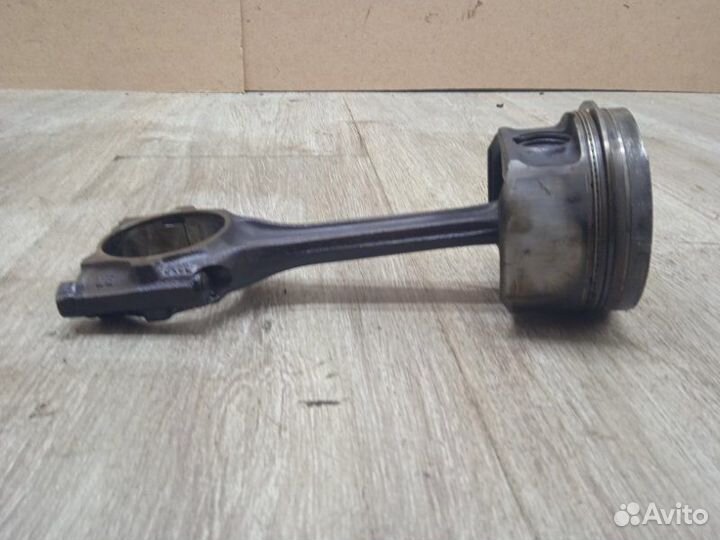 Поршень с шатуном Volkswagen Passat B4 1.9 1995