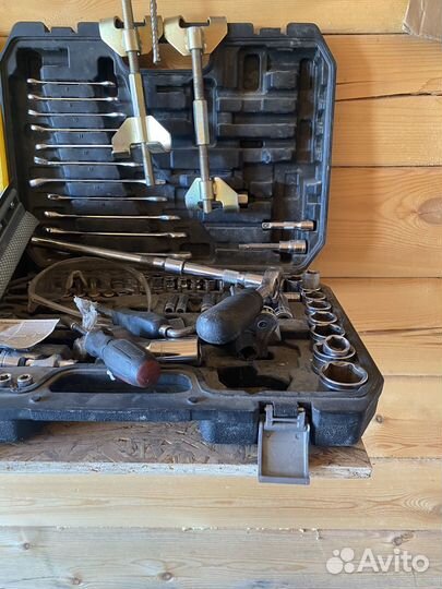 Набор ключей и головок