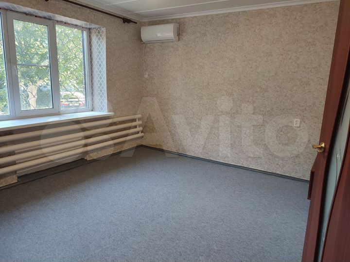 3-к. квартира, 72 м², 1/3 эт.