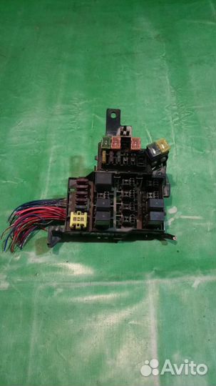 Блок предохранителей Mitsubishi Galant 7 1992-97