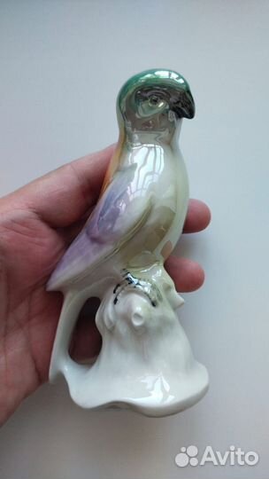 Статуэтка фарфоровая (попугай)
