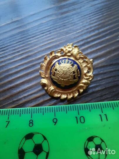 Старинный значок