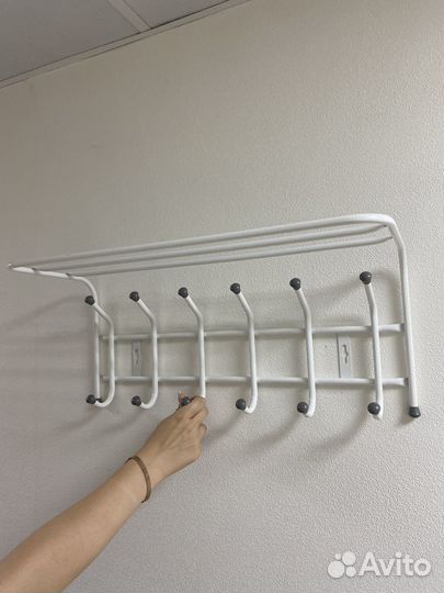 Вешалка настенная металлическая белая