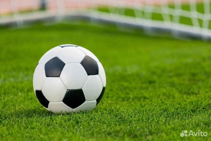 Мяч футбольный черно-белый новый