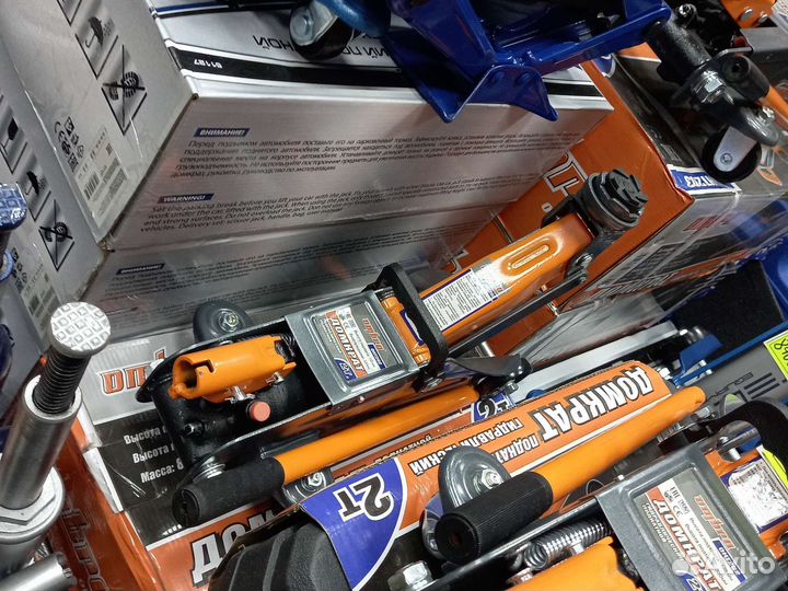 Домкрат подкатной Ombra 2т