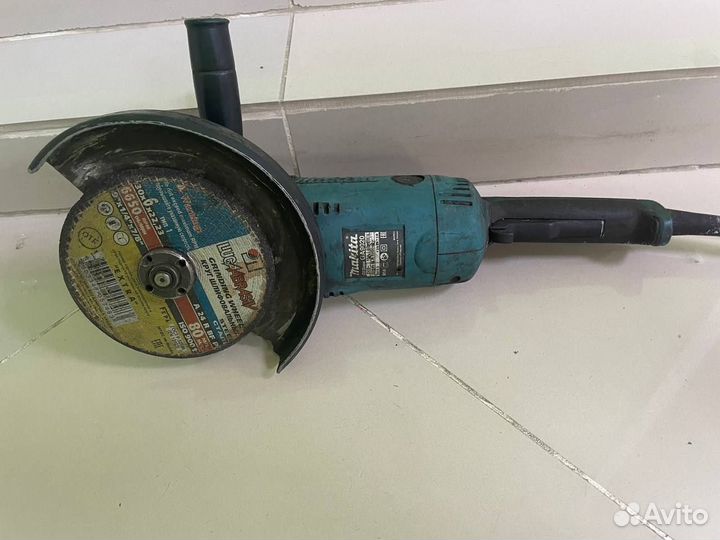 Ушм Makita GA9020