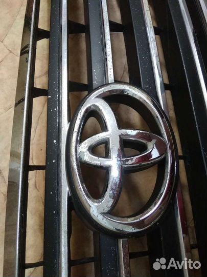 Решетка радиатора Toyota Land Cruiser 200