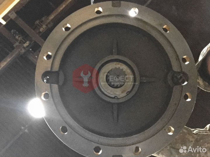 Гидромотор редуктора поворота Komatsu PC300LC-8