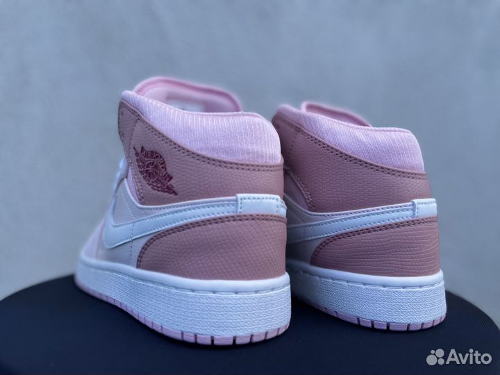 Кроссовки nike AIR jordan 1 MID digital pink