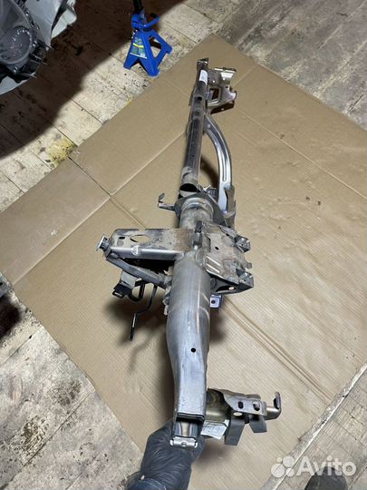 Усилитель кузова под панелью торпедой VW Гольф 7