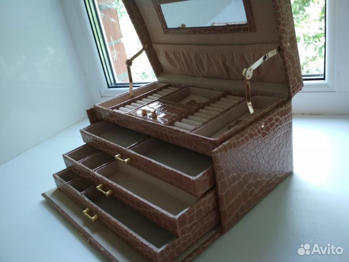 Шкатулка для украшений