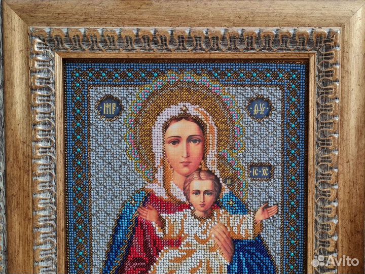 Икона Божьей Матери с младенцем вышитая бисером
