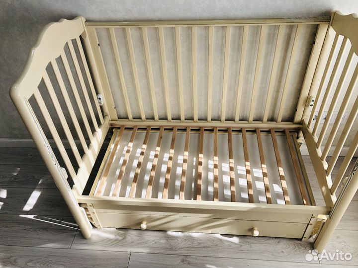 Детская кровать Гандылян с универсальным маятником