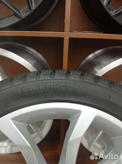 Комплект оригинальных колес в сборе R18 Audi A4