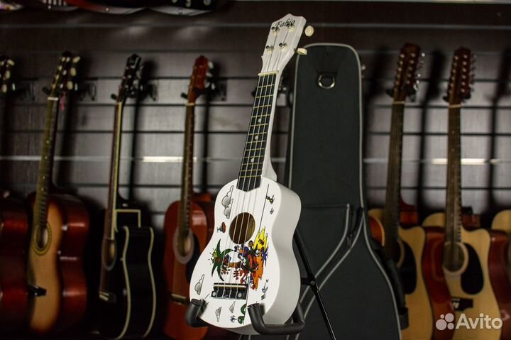 Укулеле с рисунком Belucci + Аксессуары