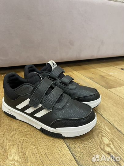 Кроссовки adisas