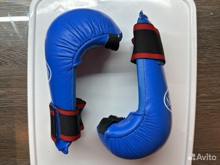 Перчатки для единоборств