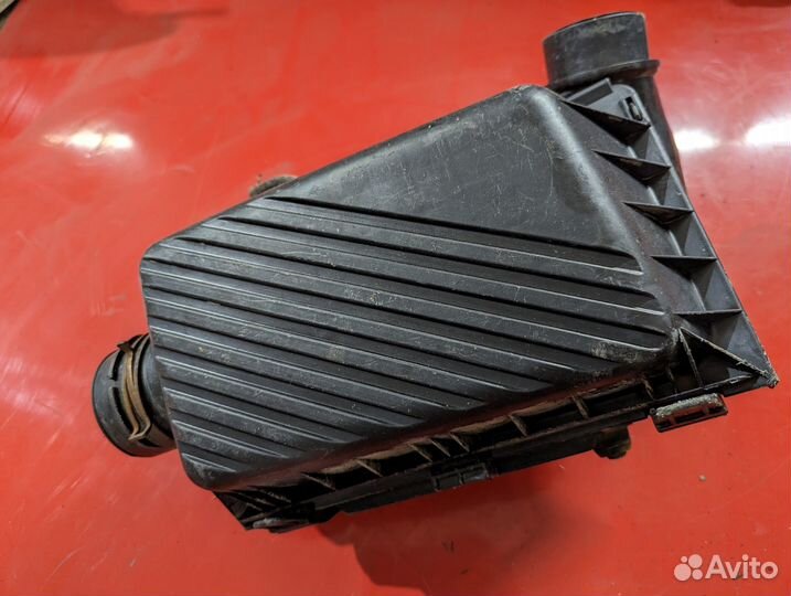 Корпус воздушного фильтра Volkswagen Pointer 1.8