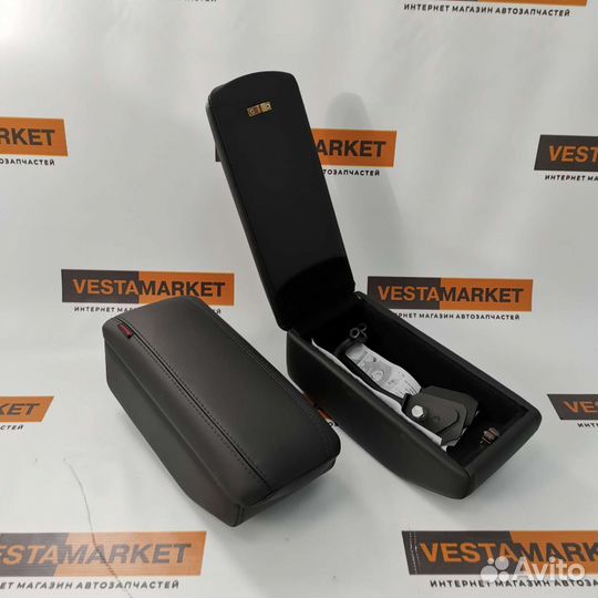 Подлокотник с боксом к сиденью 