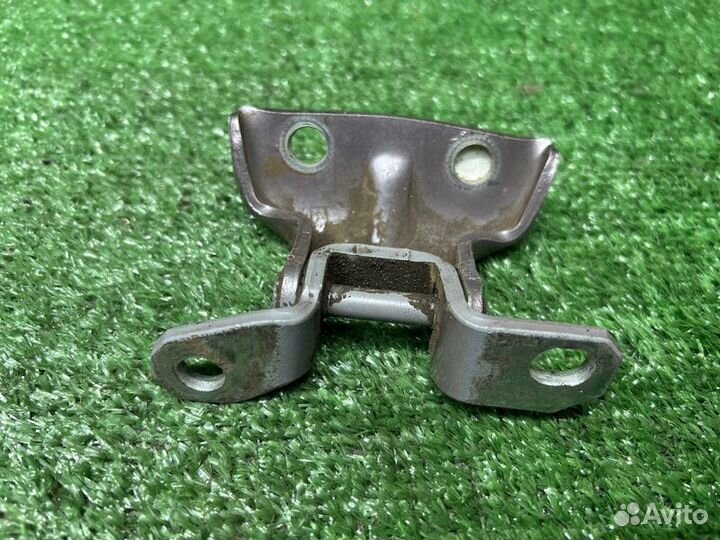 Петля двери задняя правая Kia Ceed ED