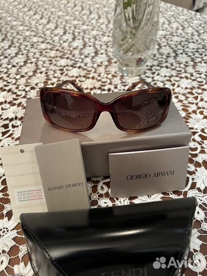 Солнцезащитные очки женские брендовые