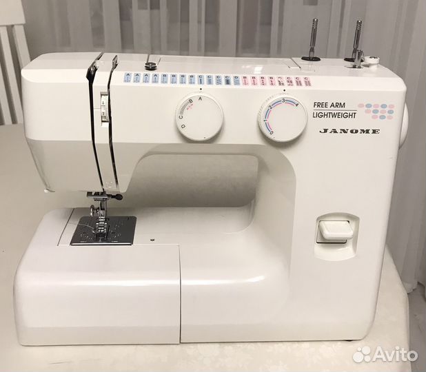 Швейная машина Janome