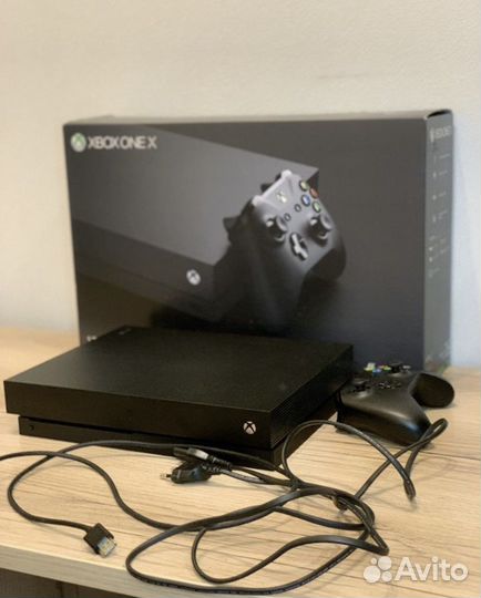 Xbox One x +350 игр 2 геймпада