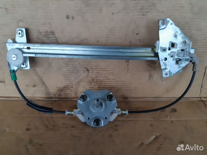 Стеклоподъемник мех. задний Митцубиси Каризма 2001