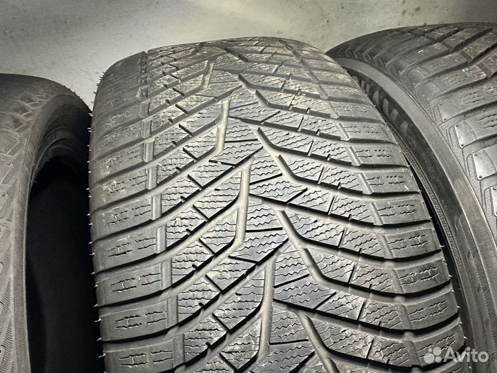 Yokohama BluEarth Winter V906 295/40 R21 111V