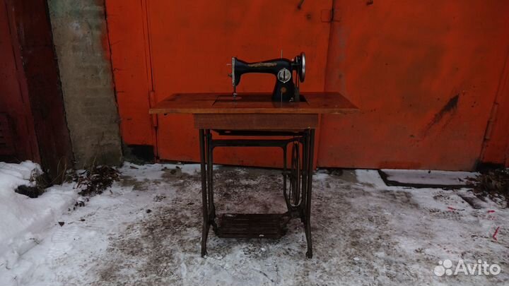 Швейная машина с ножным приводом пмз им. Калинина