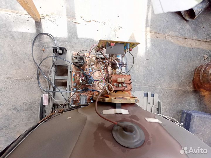 Два телевизора Sharp на запчасти