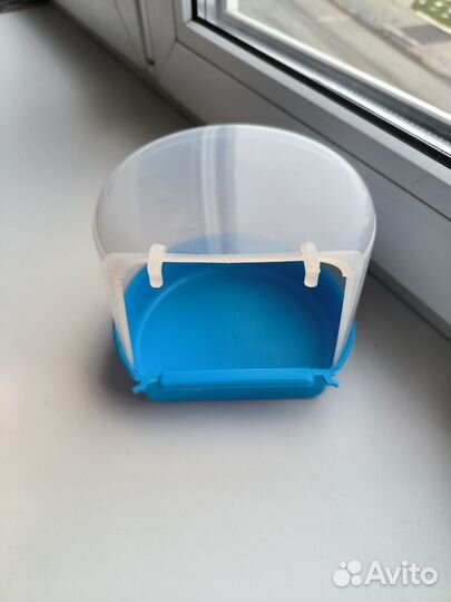 Купалка, поилка и кормушка для птиц