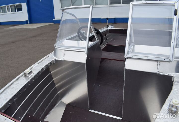 Новая Wyatboat 390DCM с увеличенными бортами