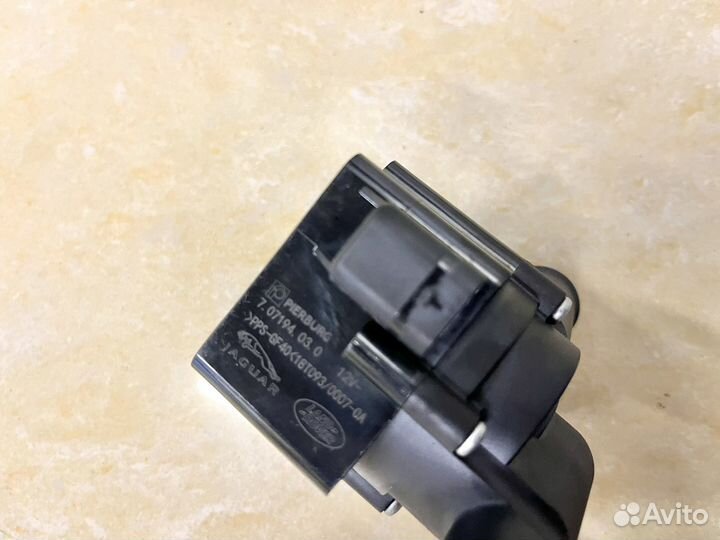 Дополнительная помпа отопителя Land Rover LR039070