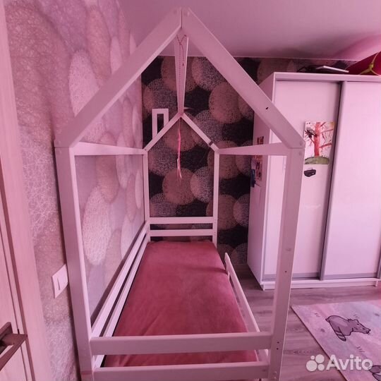 Кровать домик с матрасом 80160