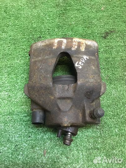 Суппорт передний правый VW Bora