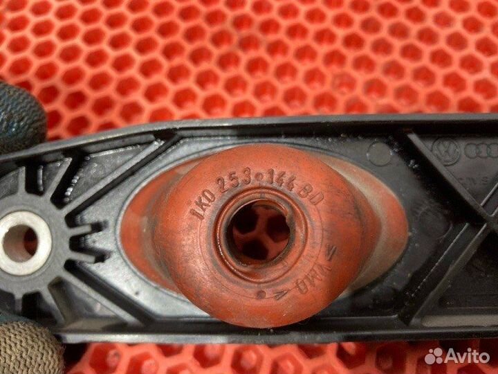 Кронштейн глушителя Volkswagen Passat B7 cdaa 2013