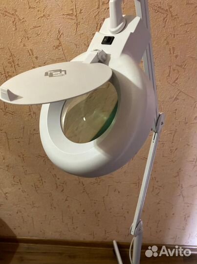 Косметологическая лампа лупа