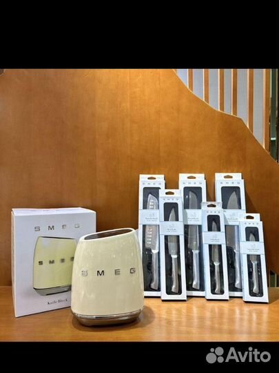 Доска разделочная и ножи Smeg