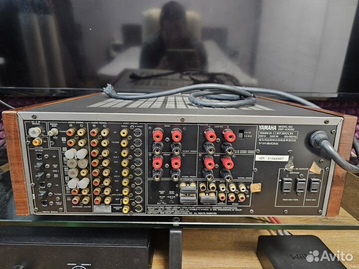 Многоканальный усилитель Yamaha DSP-3090